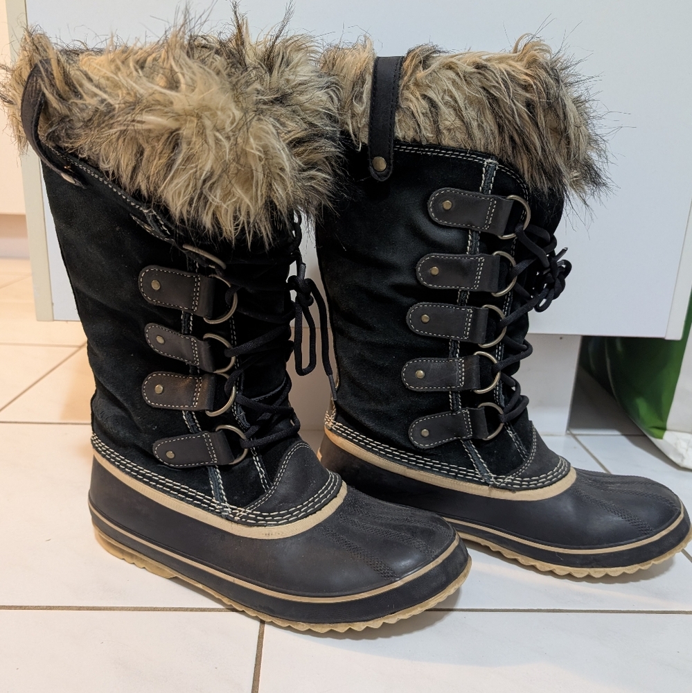 Sorel Women's Joan Of Arctic - Black and Tan Fur-Trimmed Winter Boots